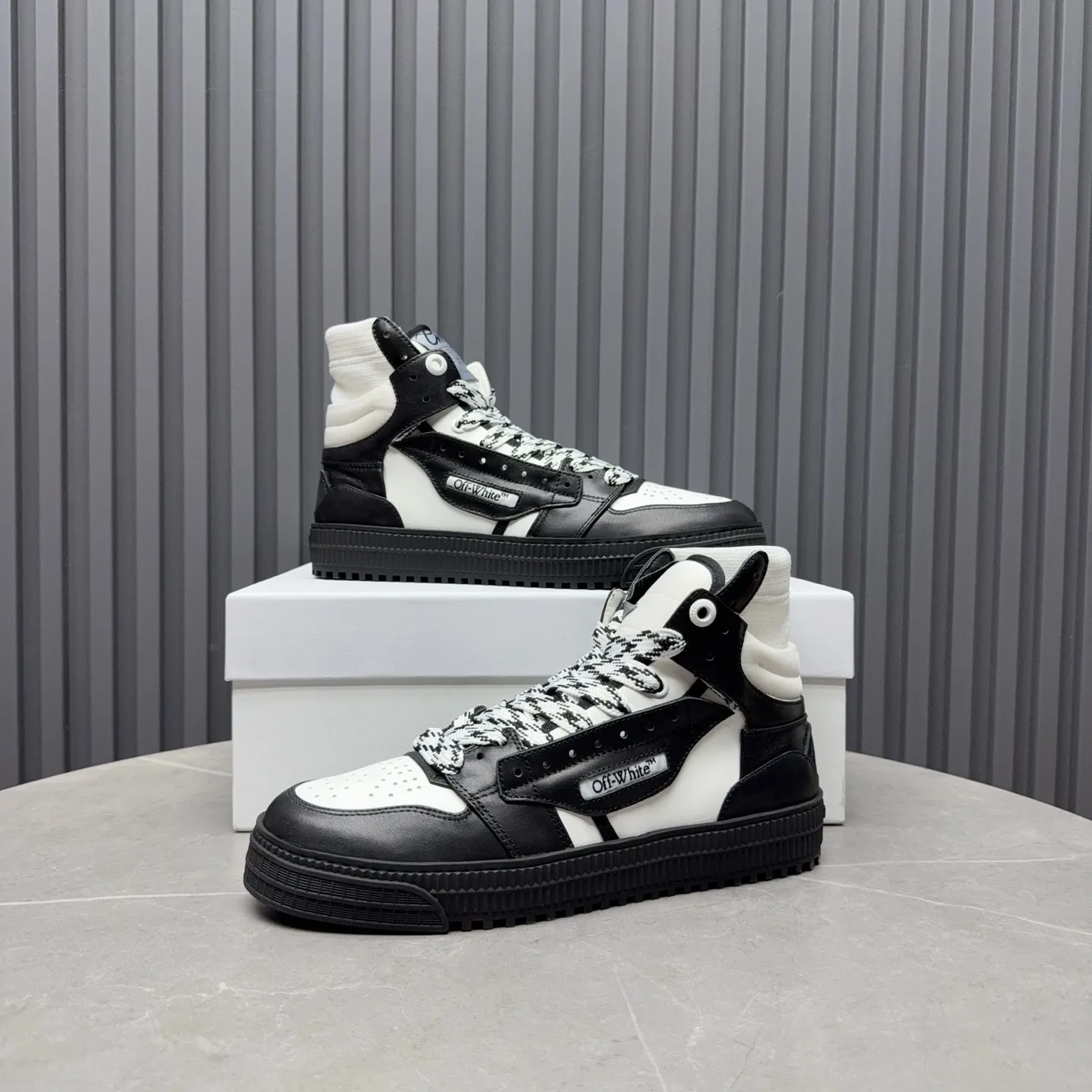 Men's shoes💰740 OFF WHITE ⚡️Couple style⚡️The latest spring style street casual shoes, released with the highest quality version on the market👊Series original mold opening, original lasting, production technology 1:1 original version➰🔜The best choice for more and more celebrities and Internet celebrities🔸In the classics Changes in the code🔸Innovate in the trend🔸Strive to break away from the shackles of bad street design🔝Although he is not the originator of fashion design, he is definitely a shining dark horse in avant-garde design🐴🆙Do not follow the trend🔅Not universal beauty🔅 Fabric💯First-layer cowhide Lining💯Imported skin-friendly and environmentally friendly polyester mesh Foot pads💯Original molded high-elastic environmentally friendly molding pads Midsole💯Made with original last-last technology Outsole💯Rubber outsole Packaging💯Official website synchronizes full set of packaging (brand wrapping paper, brand certificate, brand cloth bag) Code numbers 35-44, 45 46 Customized